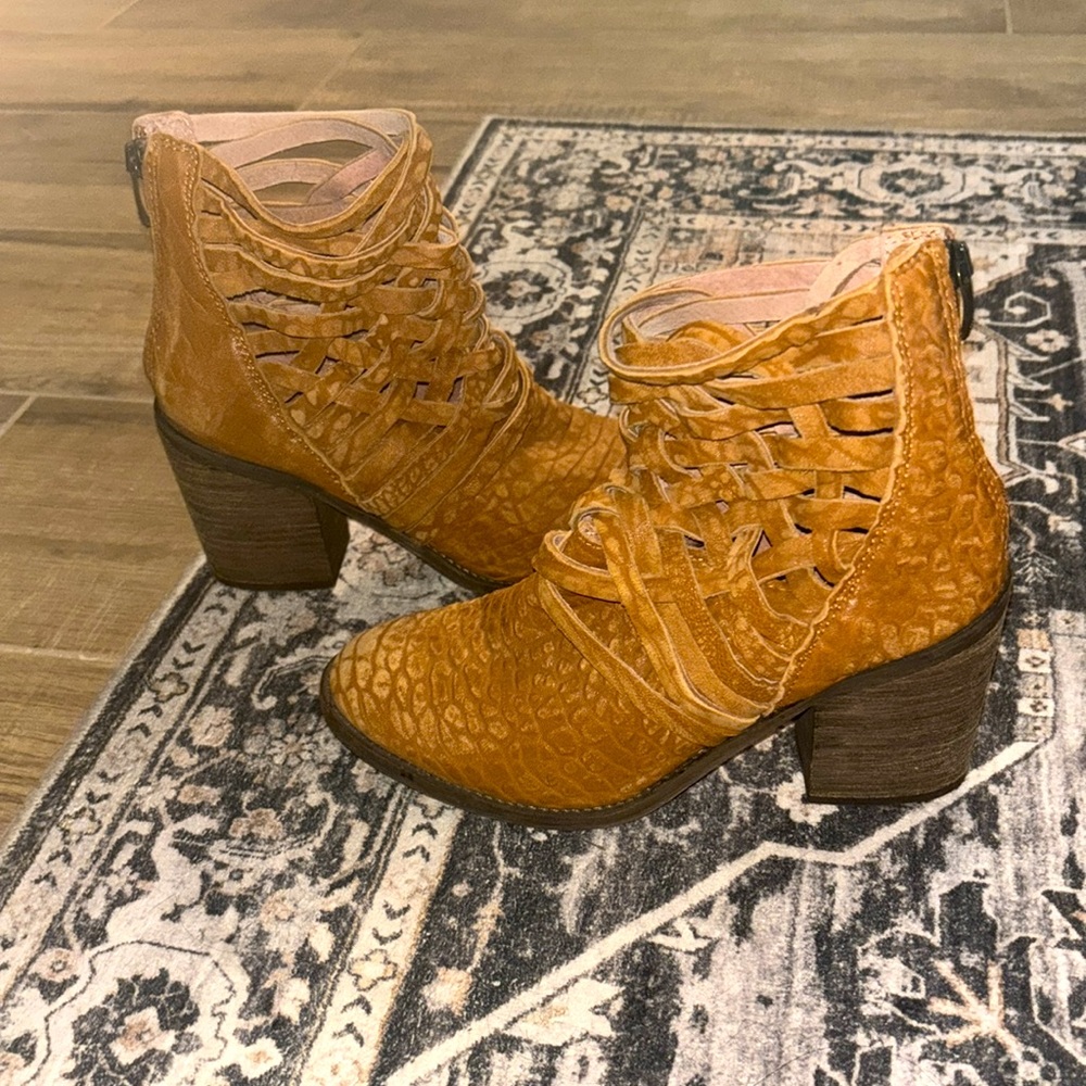 Free People Carrera Ankle Boots Size 39 Western Boho Cowgirl